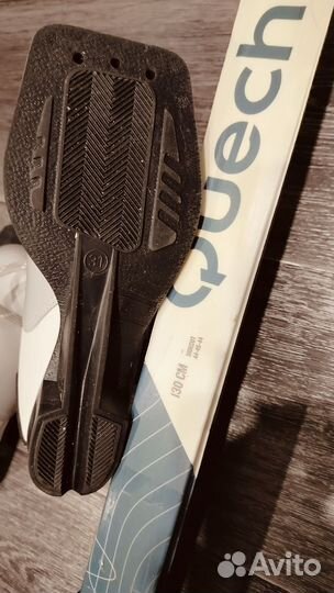 Лыжные ботинки и лыжи