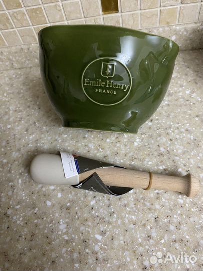 Ступка с пестиком Emile Henry 600 мл