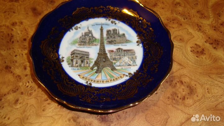 Декоративная фарфоровая тарелка 
