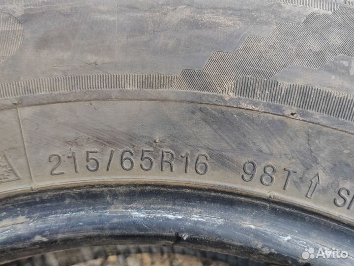 Kumho I'Zen KW22 215/65 R16 98T