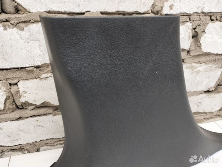 Обшивка стойки средней Grand Cherokee WK2