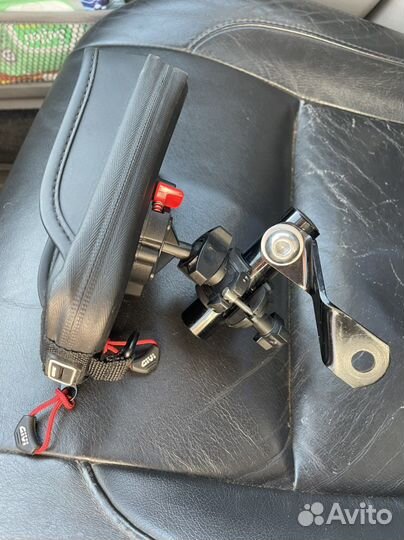 Крепление телефона на зеркало мотоцикла Givi