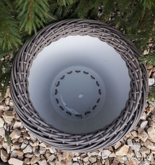 Кашпо из полиротанга