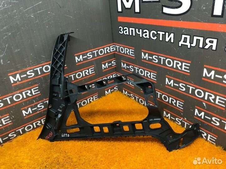 Крепление бампера заднее правое Volkswagen Passat