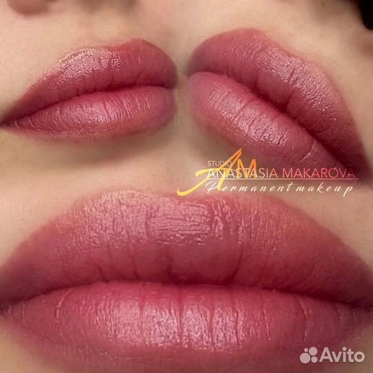 Модель на перманентный макияж губ