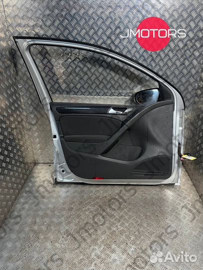 Левая дверь Volkswagen Golf 6 серебристая