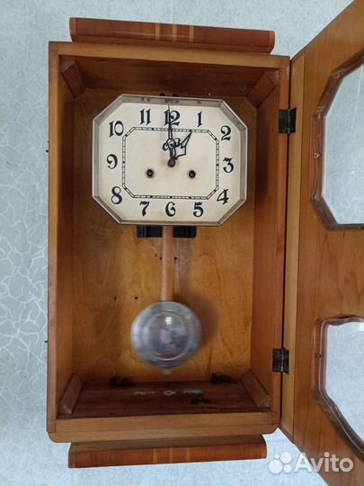 Старинные настенные антикварные часы с боем