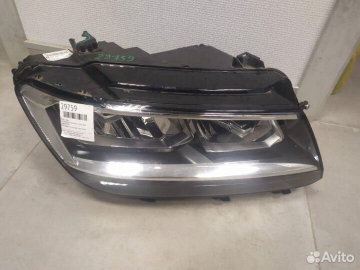 Фара правая Volkswagen Tiguan