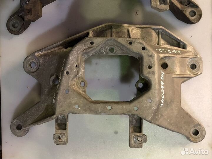 Кронштейн кпп опора кпп Траверса Ауди А8 Д4 Q5