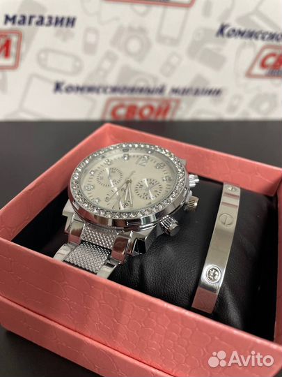 Часы наручные кварцевые с браслетом