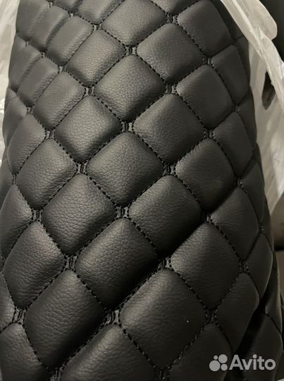 Стеганая экокожа квадрат черная с черной строчкой