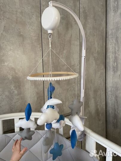 Мобиль в кроватку из фетра ручной работы