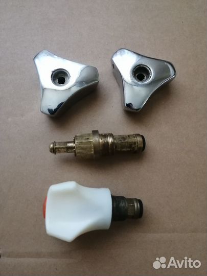 Гибкая подводка. Силиконовый герметик. Кран-букса