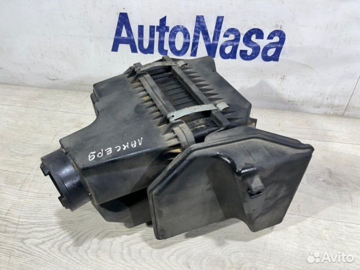 Корпус воздушного фильтра Mitsubishi Lancer 9