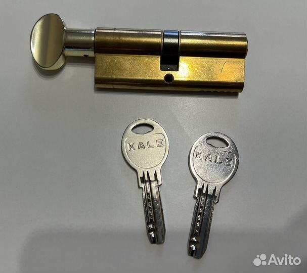 Замок дверной