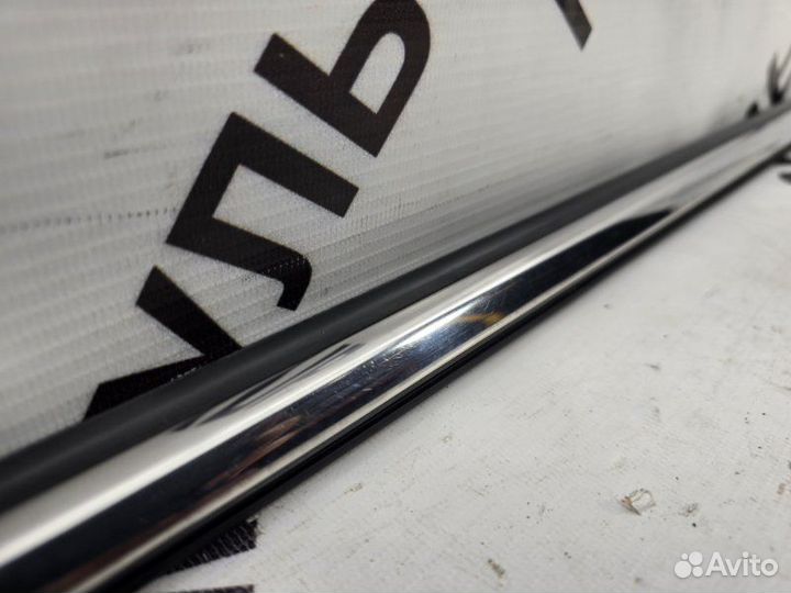 Молдинг двери передний левый Toyota Camry 50