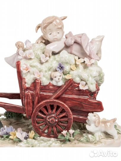 Фарфоровая статуэтка Pavone