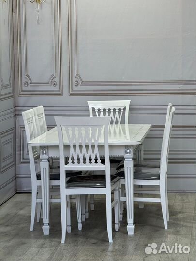 Кухонный стол и стулья