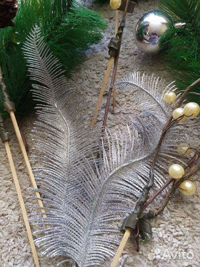 Ветки сосны искусственной. Декор