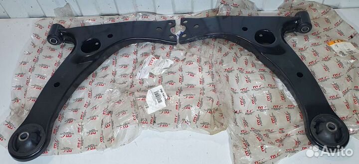 Рычаг новый Toyota Avensis T250, Corolla E12