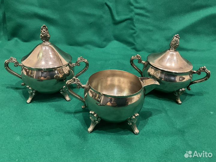 Сахарницы и сливочник