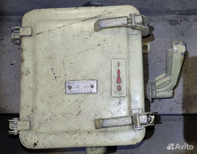 Ярв-313 100А рубильник. сделано В СССР