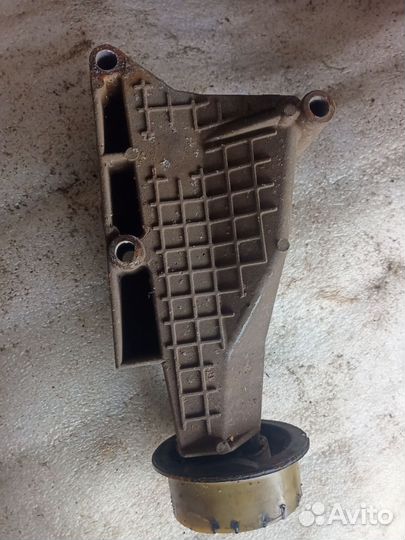 Кронштейн опоры двигателя правый LADA Granta