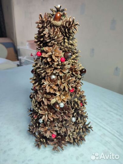 Елка новогодняя из натуральных шишек