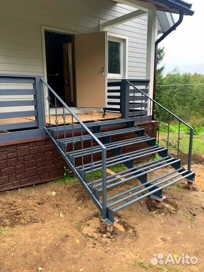 Лестница для коттеджа на заказ