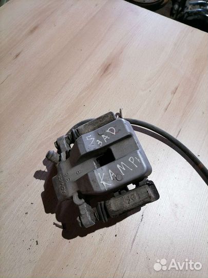 Суппорт задний правый Toyota Camry V40