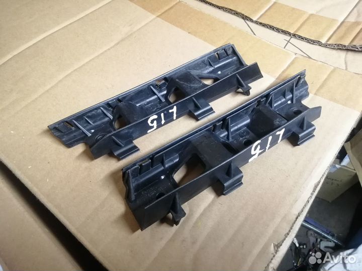 Кронштейн переднего бампера VW Passat B6