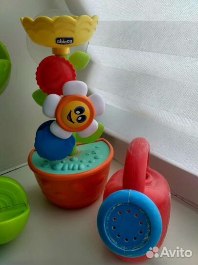 Водные игрушки цветок и горка