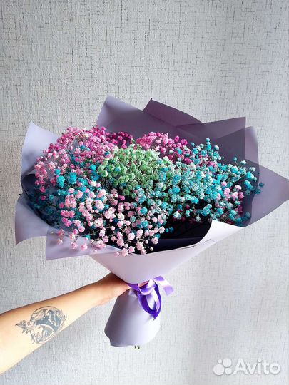 Букет цветов из радужной гипсофилы