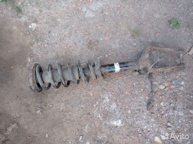 Передняя правая стойка на хонду аккорд 8