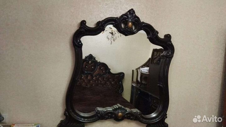 Столик с зеркалом