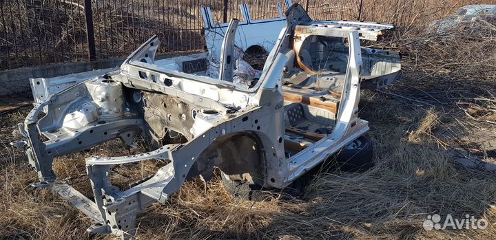 Toyota Avensis Задние крыло Рамка Порог