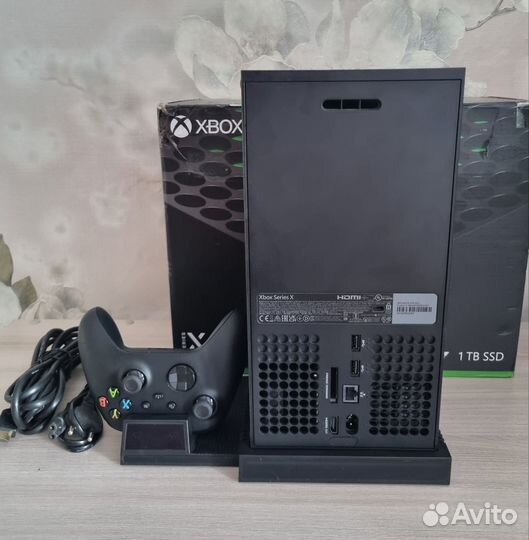 Sony PS4 Slim + 2 геймпада + 4 диска