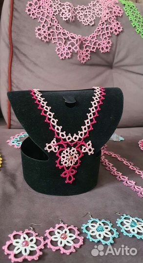 Воротники, украшения, сережки и салфетки фриволите