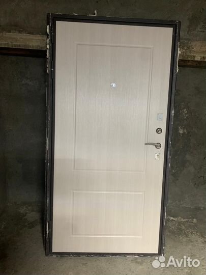 Дверь входная металлическая бу