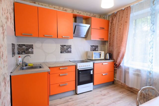 2-к. квартира, 55 м², 1/10 эт.