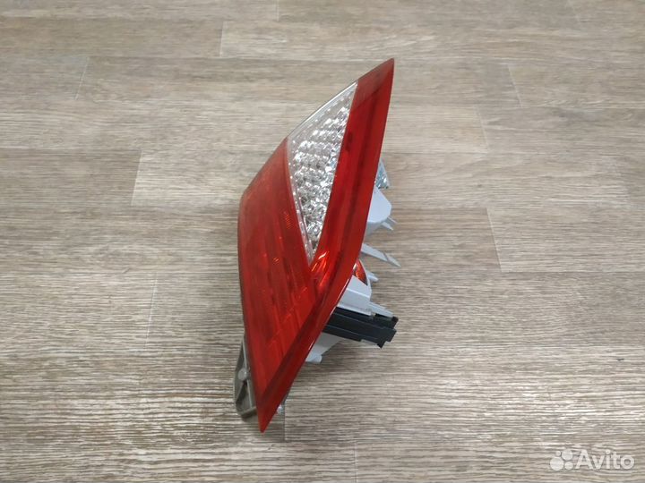 Фонарь задний внутренний левый Ford Mondeo 4