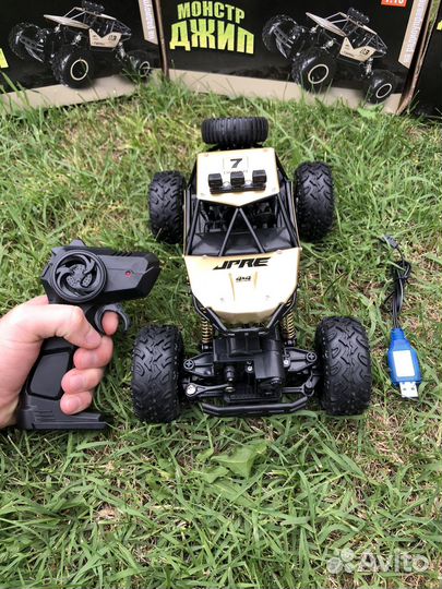 Машина на радиоуправлении полный привод