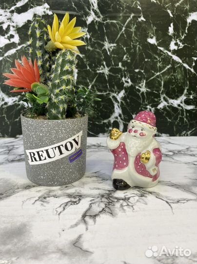 Фарфоровая статуэтка 