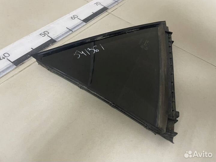 Стекло двери задней левой форточка Toyota Corolla