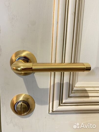 Дверные ручки с защелкой