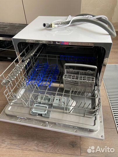 Посудомоечная машина Midea компактная mcfd55200W