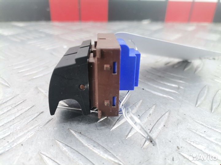 Кнопка открывания люка Volkswagen Passat B6 2008