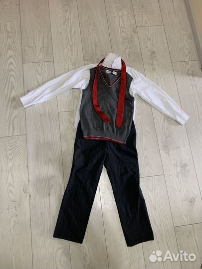 Продам форму 128-134 1 класс