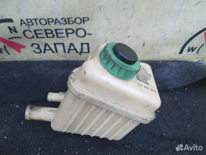 Volkswagen Touareg NF Бачок гур 2011