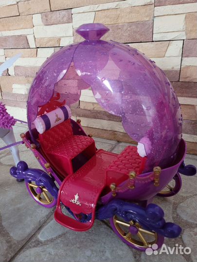 Карета с лошадью